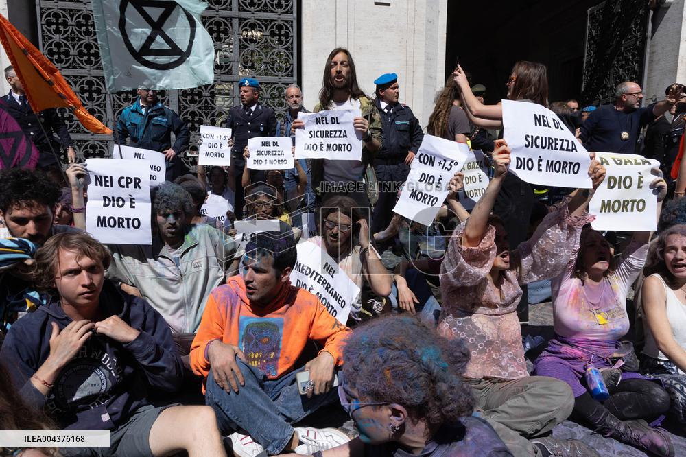 Extinction Rebellion Activists At Ministry of Justice - Rome