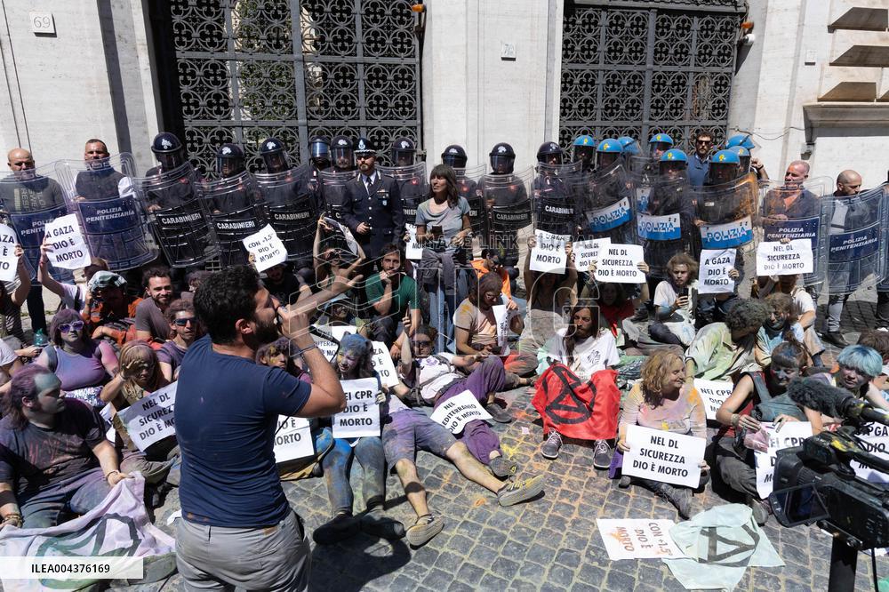 Extinction Rebellion Activists At Ministry of Justice - Rome