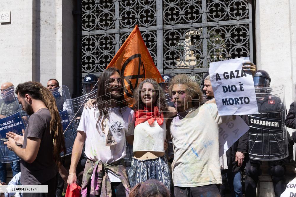Extinction Rebellion Activists At Ministry of Justice - Rome