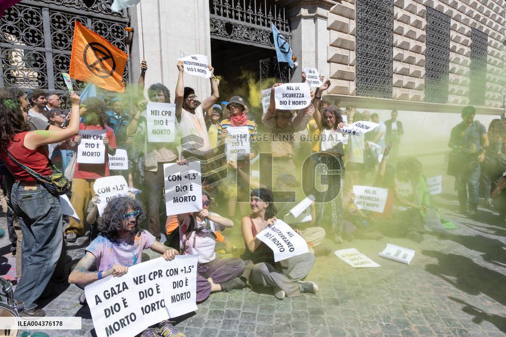 Extinction Rebellion Activists At Ministry of Justice - Rome