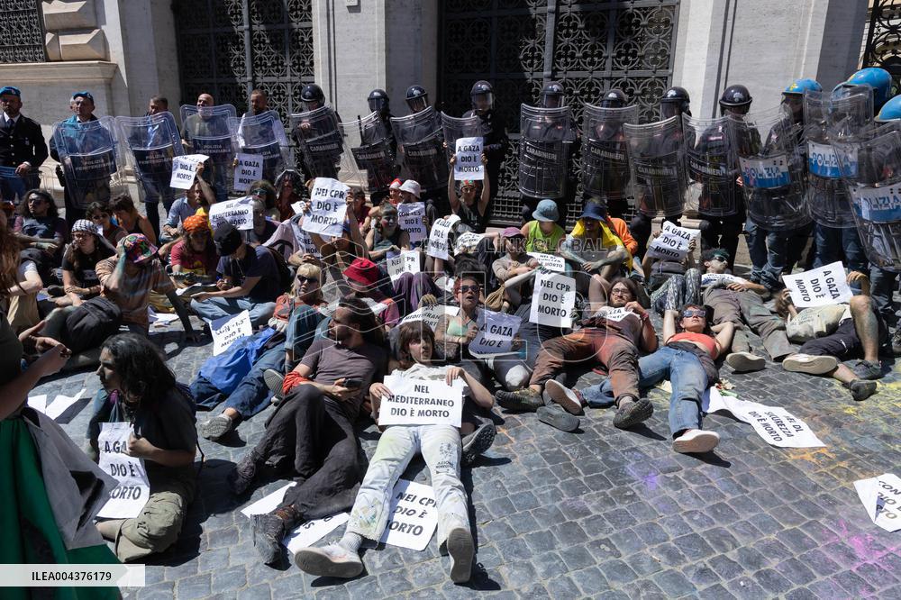 Extinction Rebellion Activists At Ministry of Justice - Rome