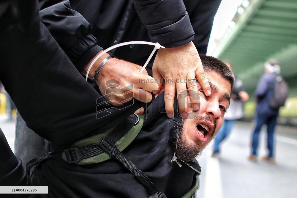 Police Arrest Demonstrators Of May Day March - Istanbul