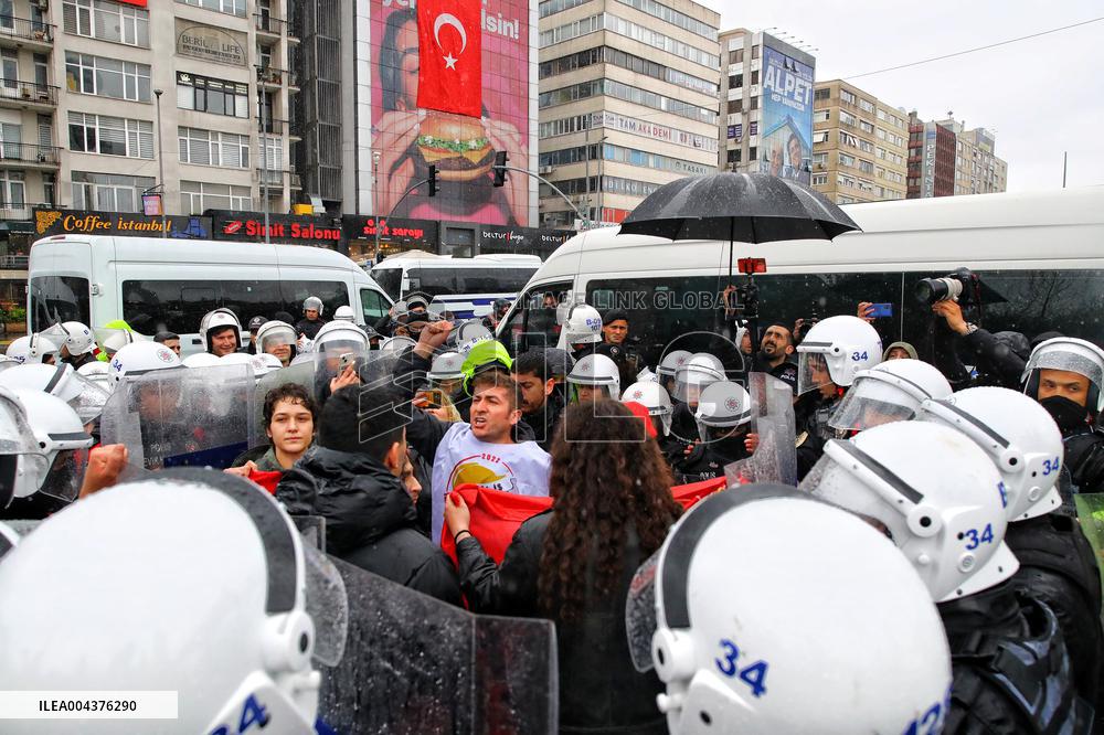 Police Arrest Demonstrators Of May Day March - Istanbul