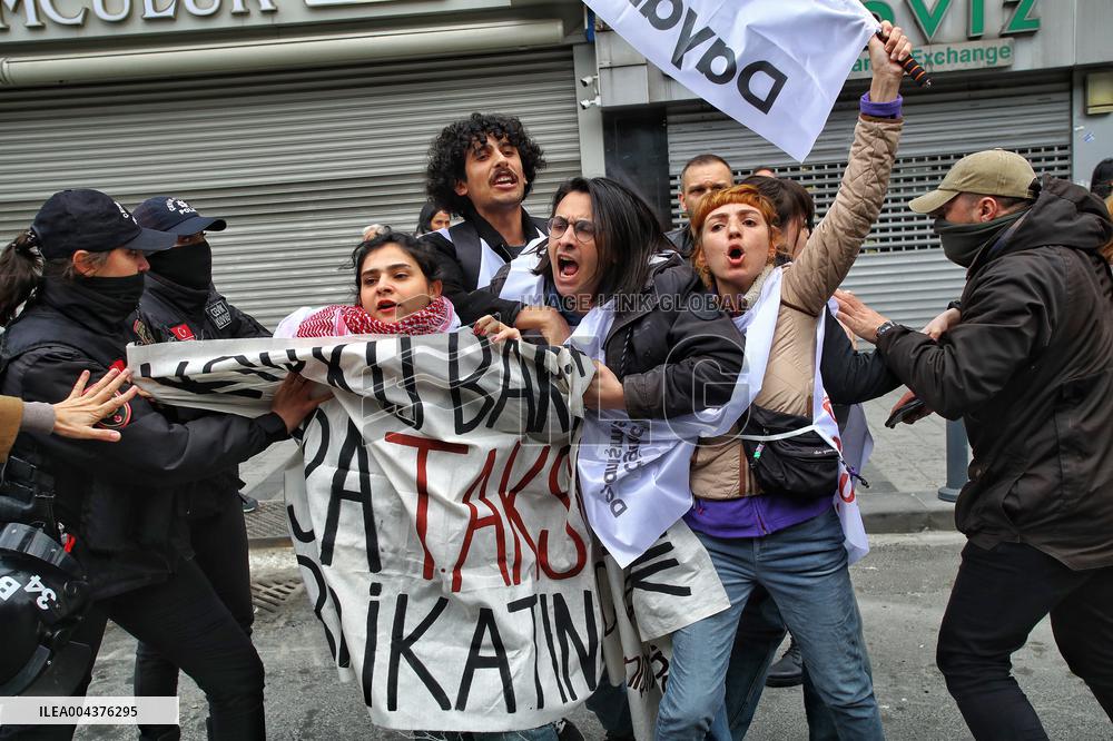 Police Arrest Demonstrators Of May Day March - Istanbul