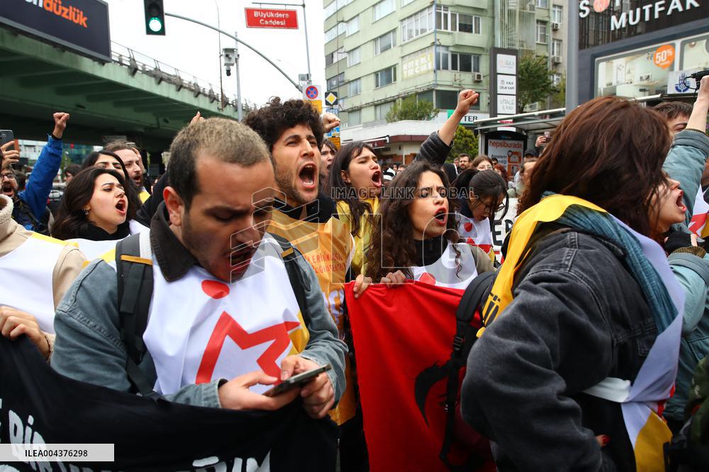 Police Arrest Demonstrators Of May Day March - Istanbul