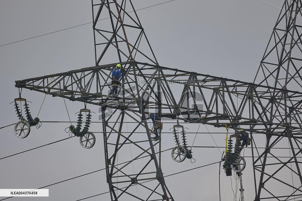 Installation of A High-Voltage Line - Essonne