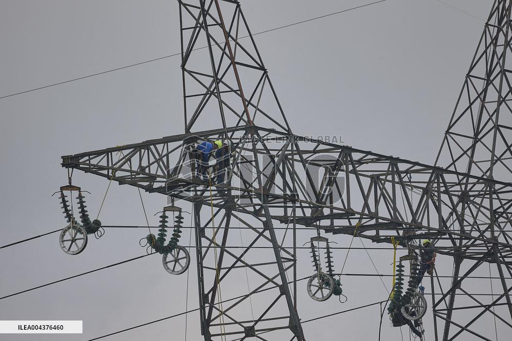 Installation of A High-Voltage Line - Essonne