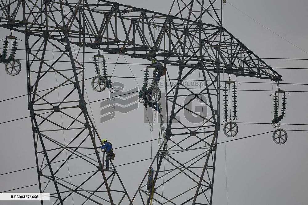 Installation of A High-Voltage Line - Essonne