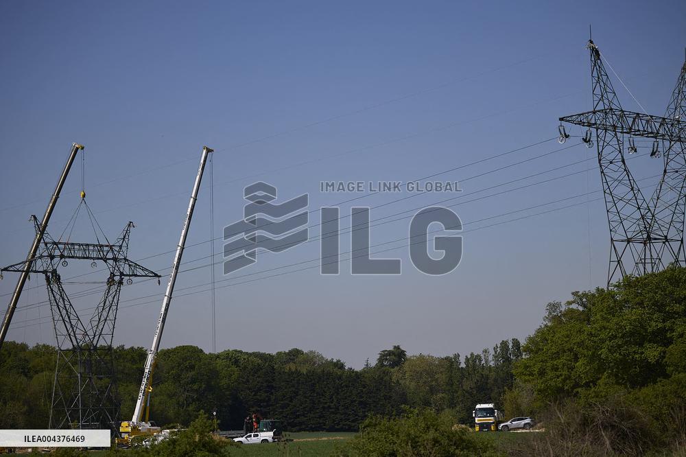 Installation of A High-Voltage Line - Essonne