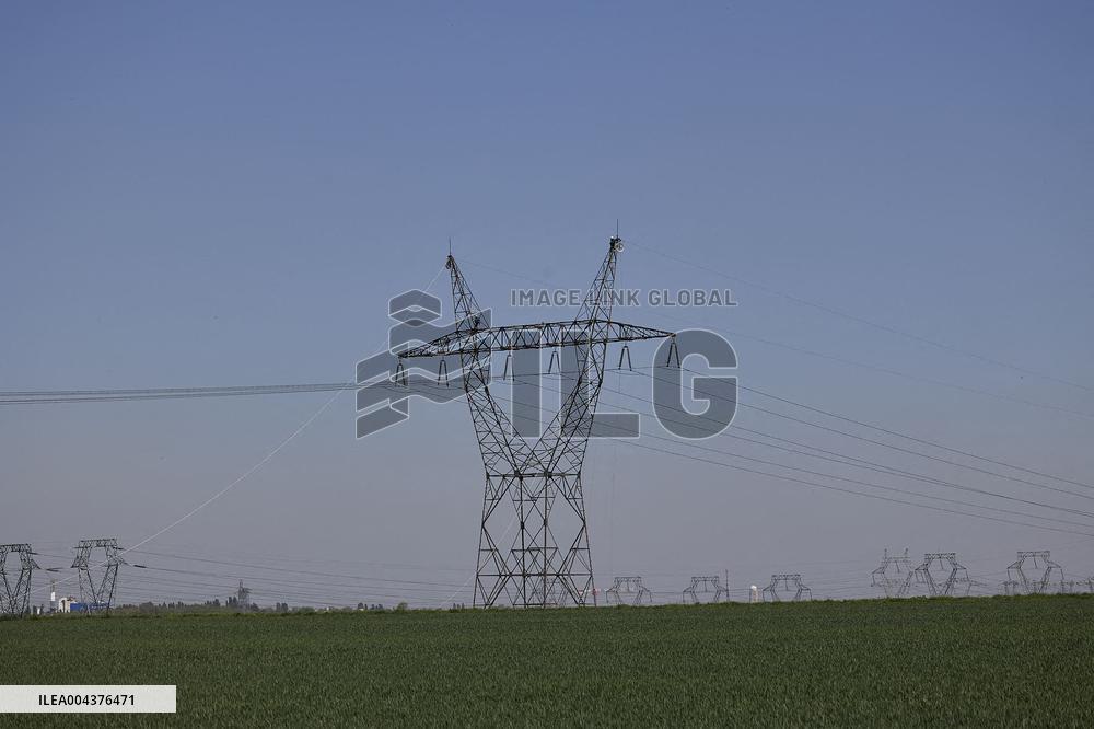Installation of A High-Voltage Line - Essonne