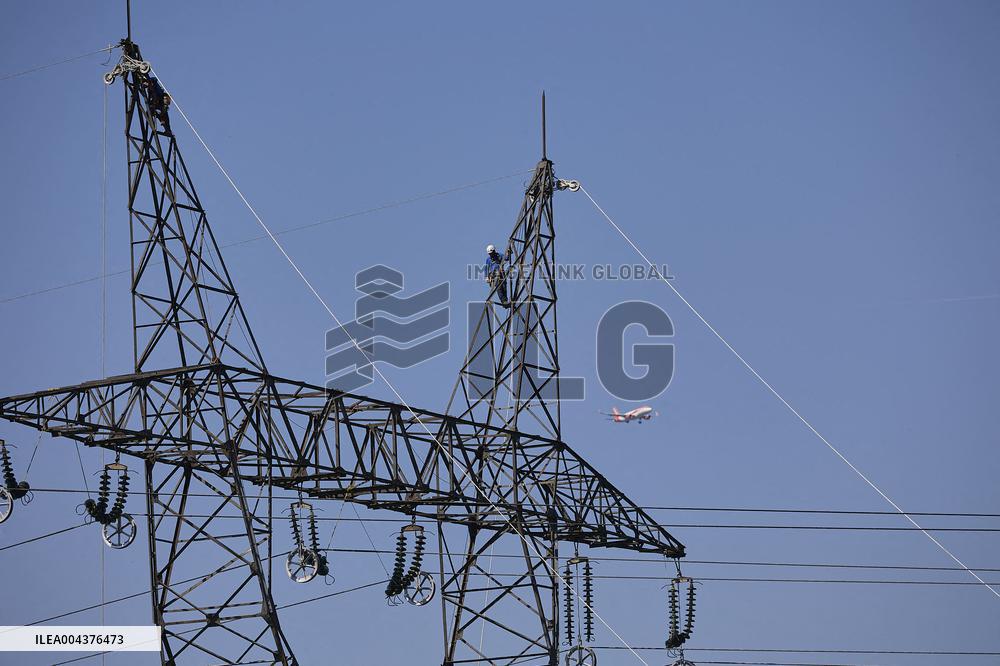 Installation of A High-Voltage Line - Essonne