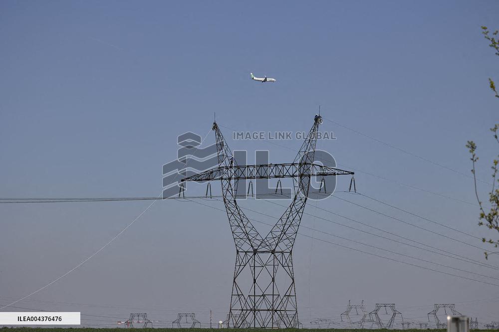 Installation of A High-Voltage Line - Essonne