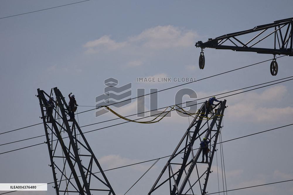 Installation of A High-Voltage Line - Essonne