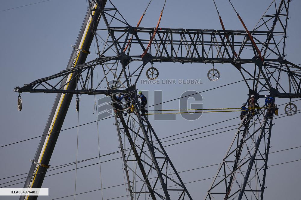 Installation of A High-Voltage Line - Essonne