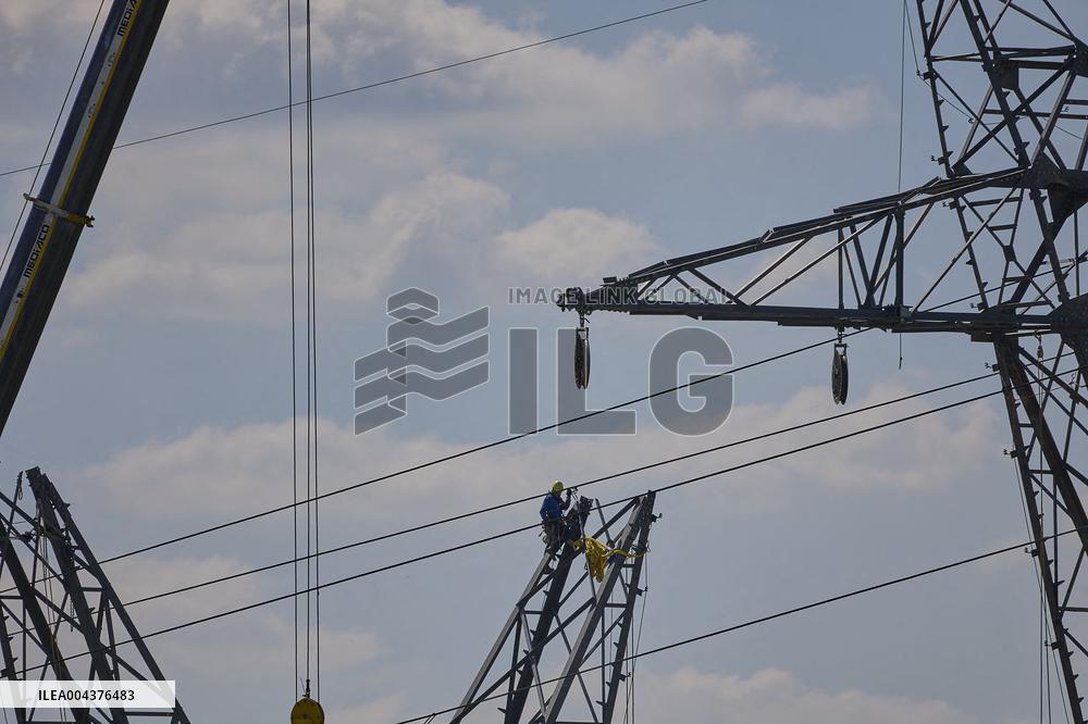 Installation of A High-Voltage Line - Essonne