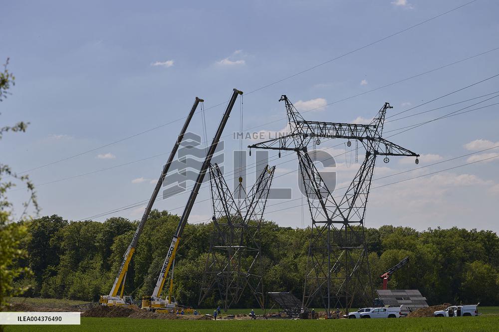 Installation of A High-Voltage Line - Essonne