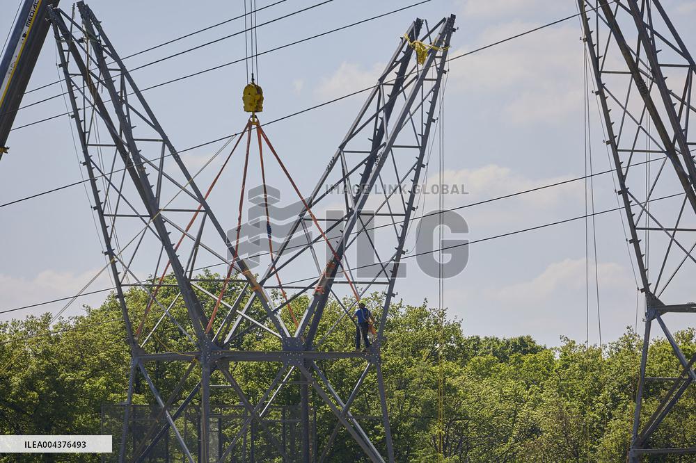 Installation of A High-Voltage Line - Essonne