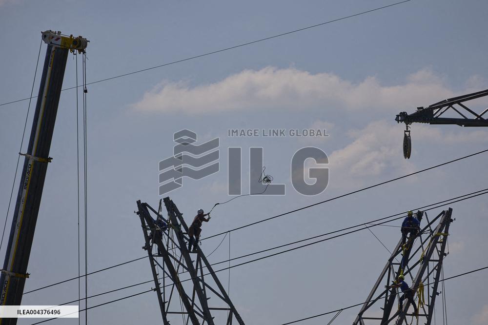 Installation of A High-Voltage Line - Essonne