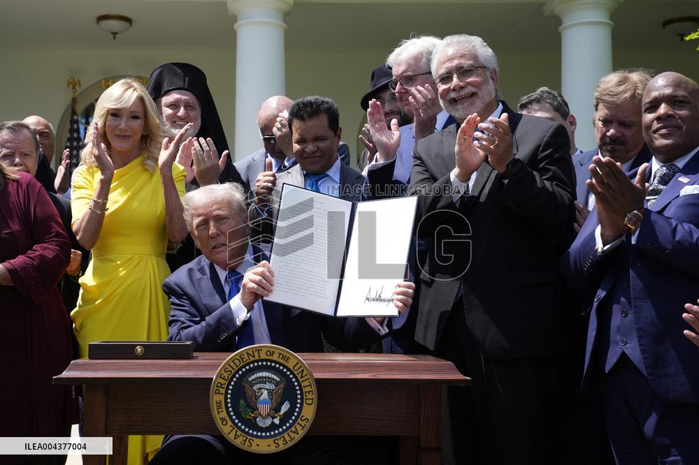 Donald Trump in a National Day of Prayer - Washington