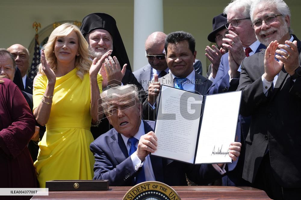 Donald Trump in a National Day of Prayer - Washington
