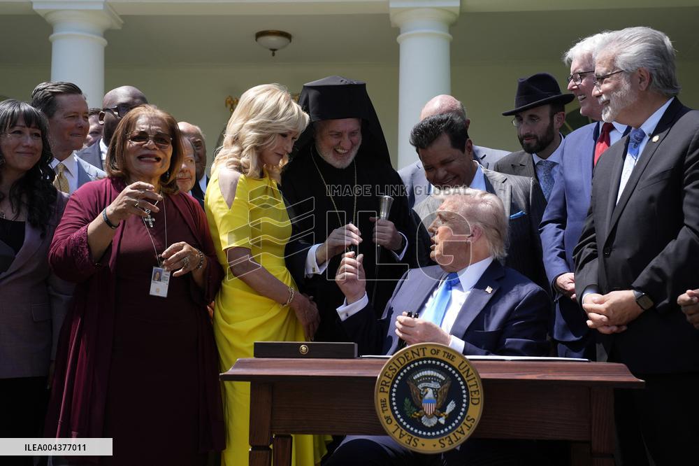 Donald Trump in a National Day of Prayer - Washington