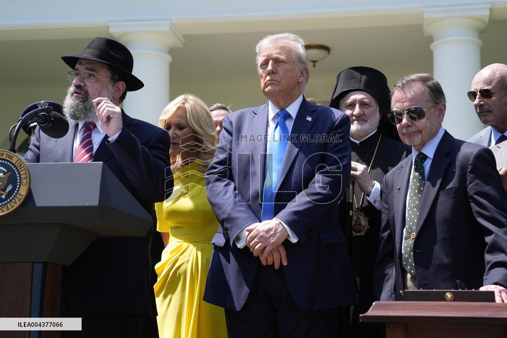Donald Trump in a National Day of Prayer - Washington
