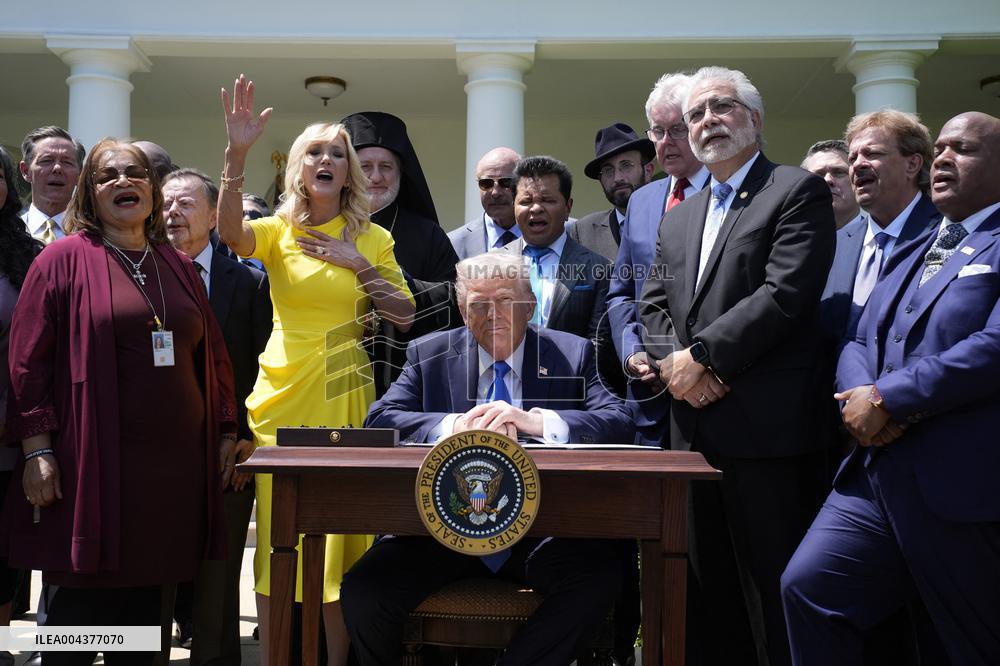 Donald Trump in a National Day of Prayer - Washington