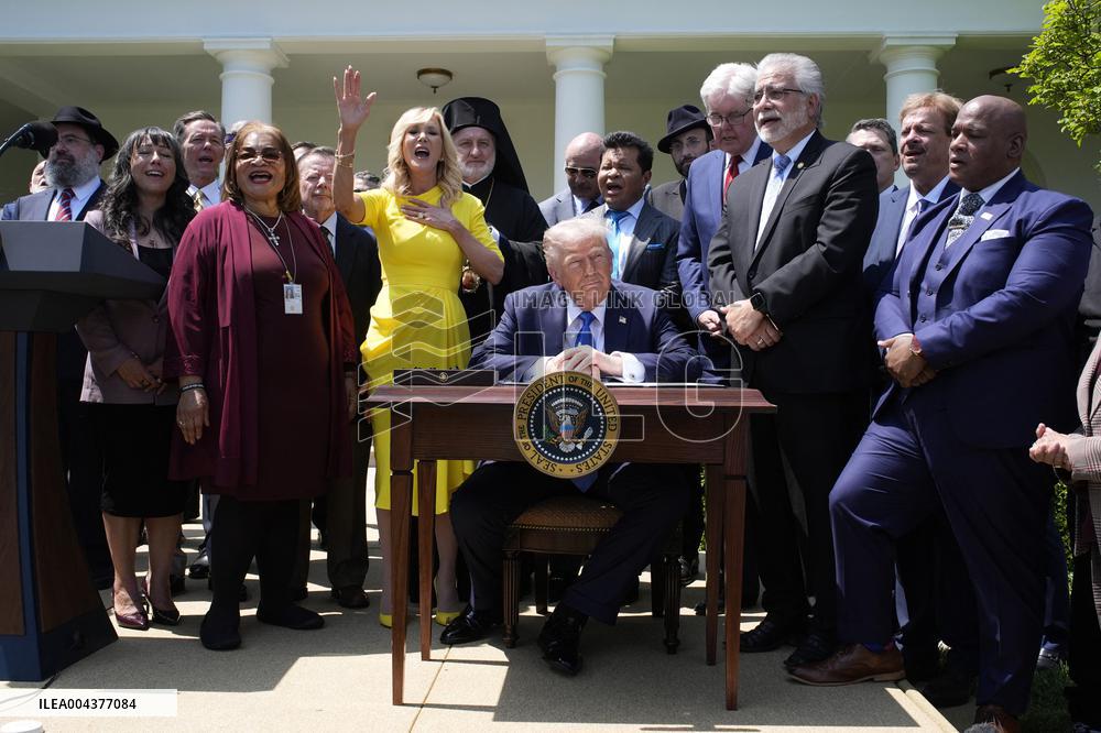 Donald Trump in a National Day of Prayer - Washington