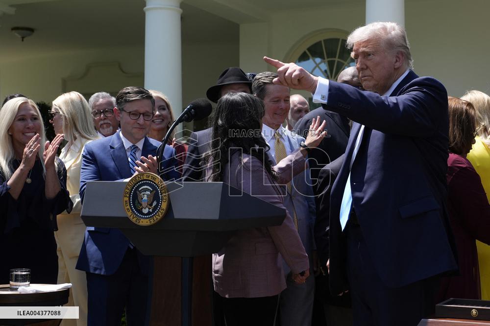 Donald Trump in a National Day of Prayer - Washington