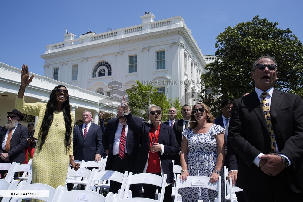 Donald Trump in a National Day of Prayer - Washington
