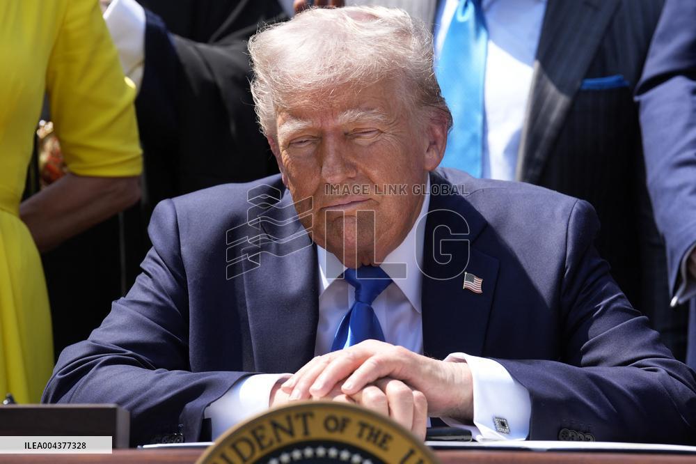 Donald Trump in a National Day of Prayer - Washington