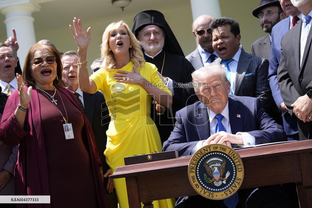Donald Trump in a National Day of Prayer - Washington