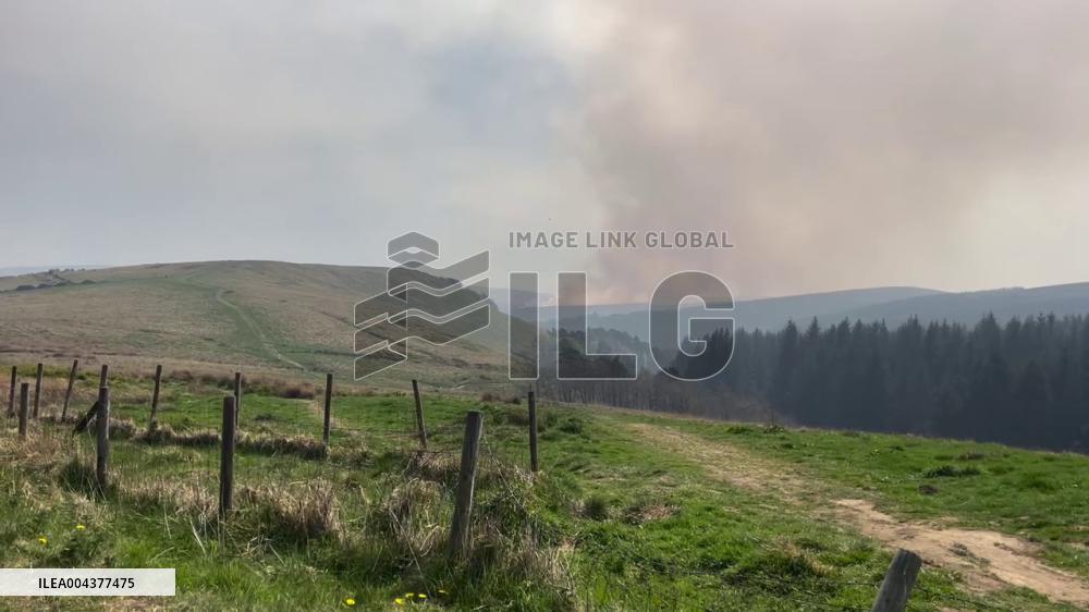 UK: Peak District Wildfire Continues Near Errwood Reservoir, Roads Closed, Residents Warned