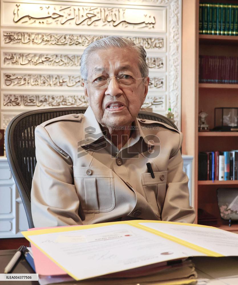 Ex-Malaysian Prime Minister Mahathir