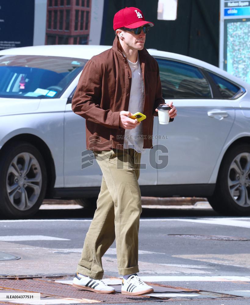 Jake Gyllenhaal Out And About - NYC