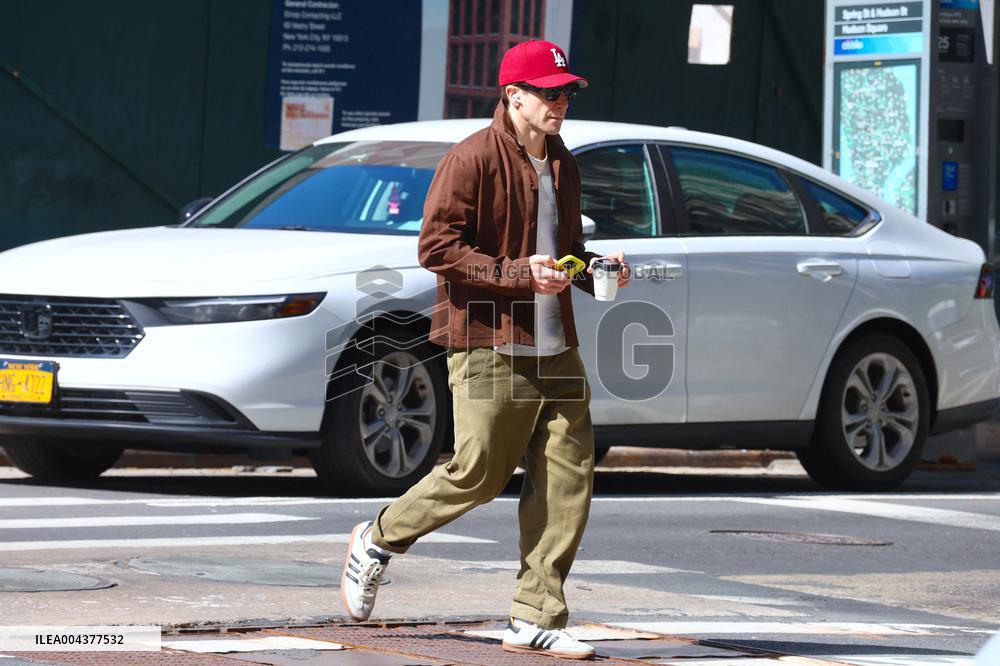 Jake Gyllenhaal Out And About - NYC
