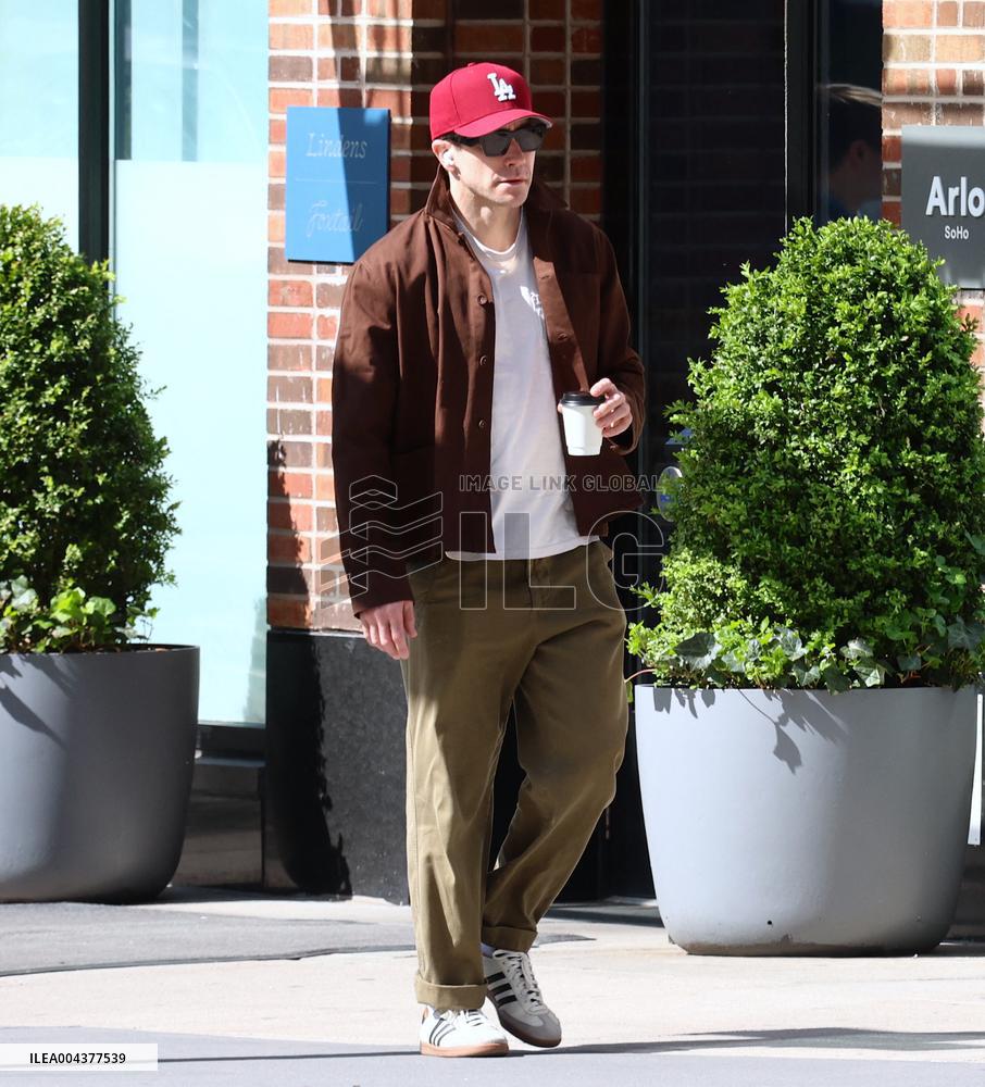 Jake Gyllenhaal Out And About - NYC