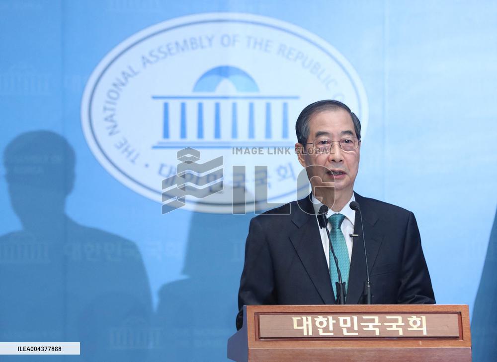 Ex-Prime Minister Launches Presidential Bid in South Korea