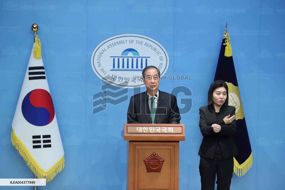 Ex-Prime Minister Launches Presidential Bid in South Korea