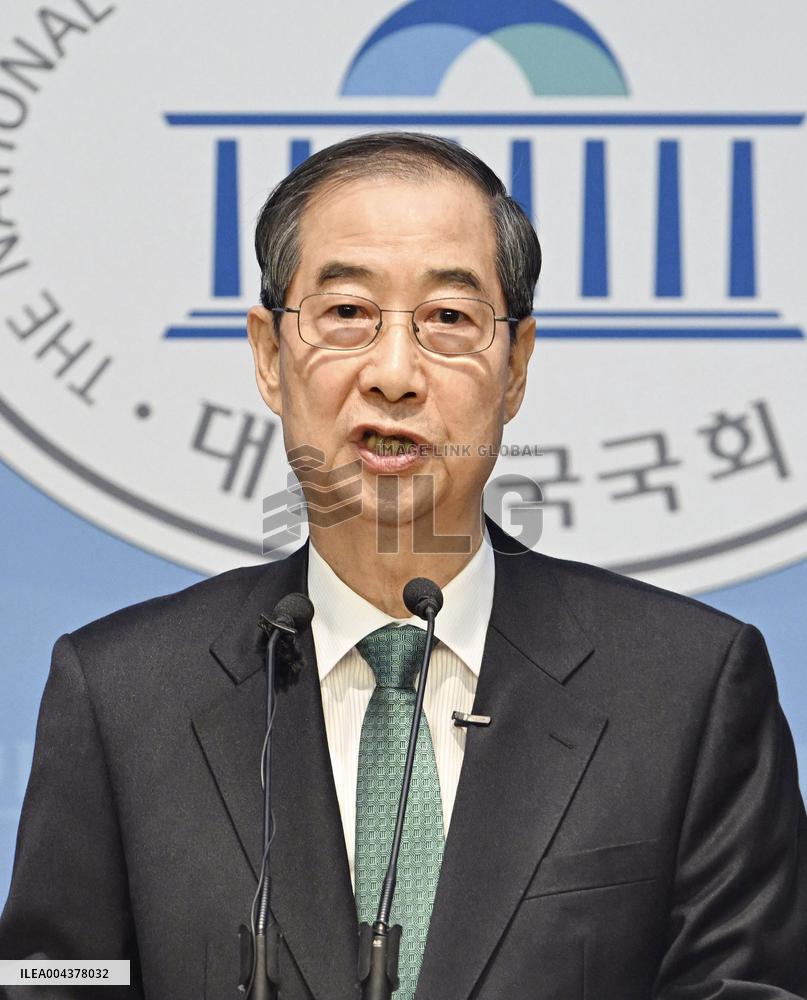 S. Korea's ex-Prime Minister Han declares presidential bid