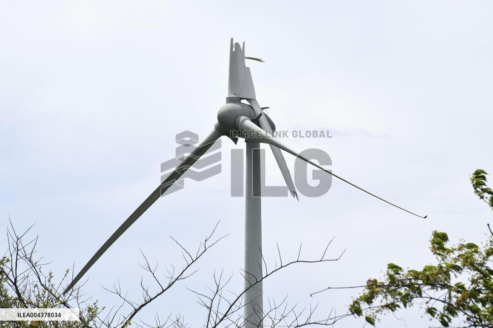 Wind turbine with fallen blade in northeastern Japan