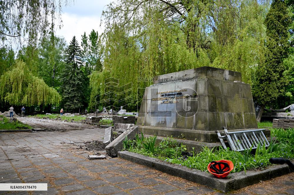 Exhumation of Soviet burials at Hill of Glory in Lviv