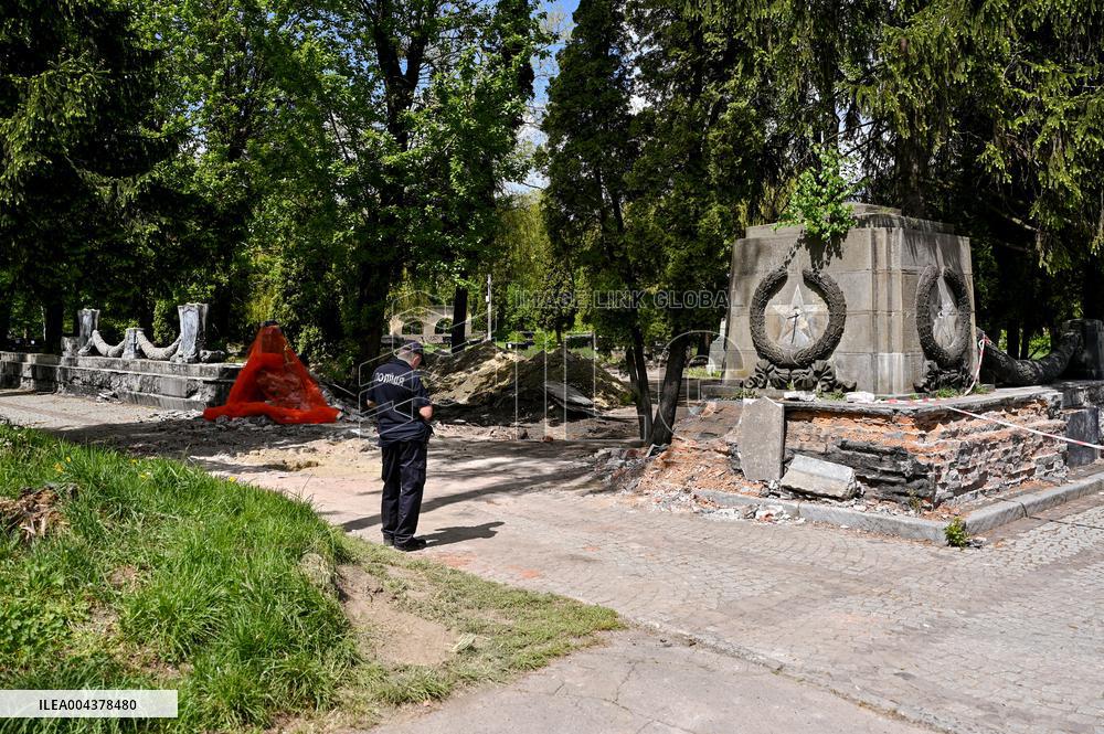 Exhumation of Soviet burials at Hill of Glory in Lviv