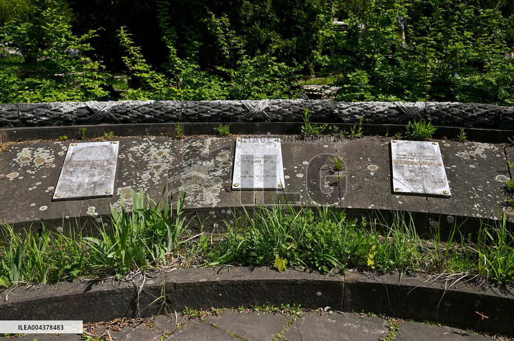 Exhumation of Soviet burials at Hill of Glory in Lviv
