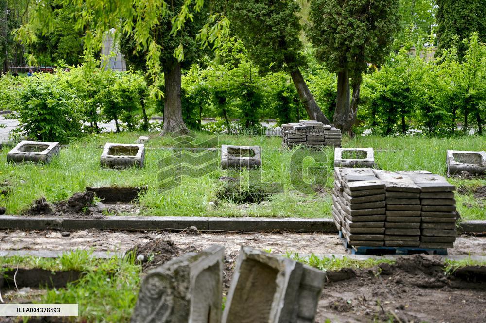 Exhumation of Soviet burials at Hill of Glory in Lviv