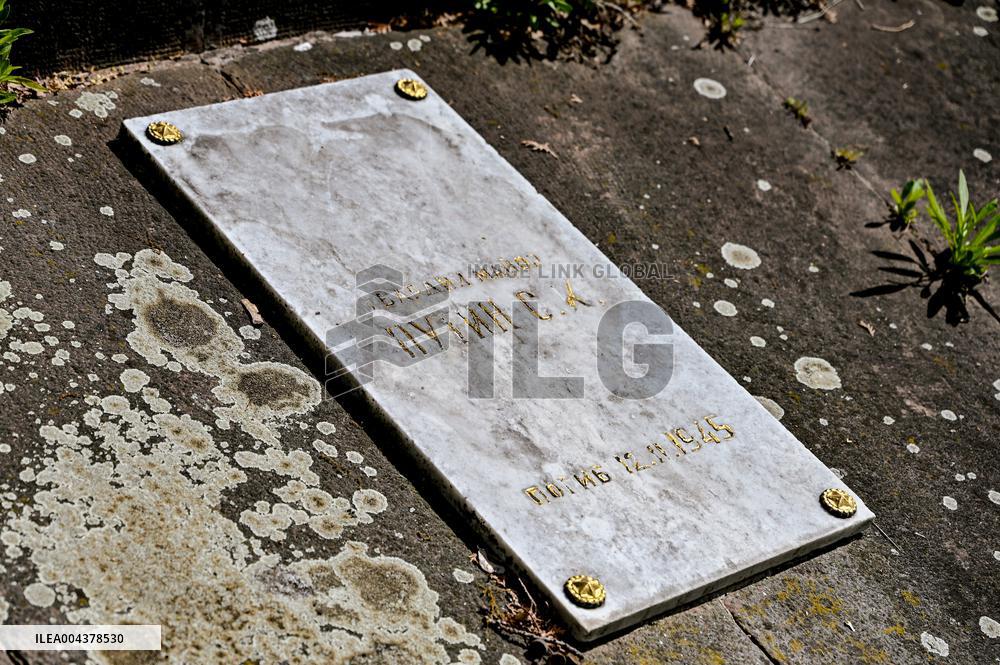 Exhumation of Soviet burials at Hill of Glory in Lviv