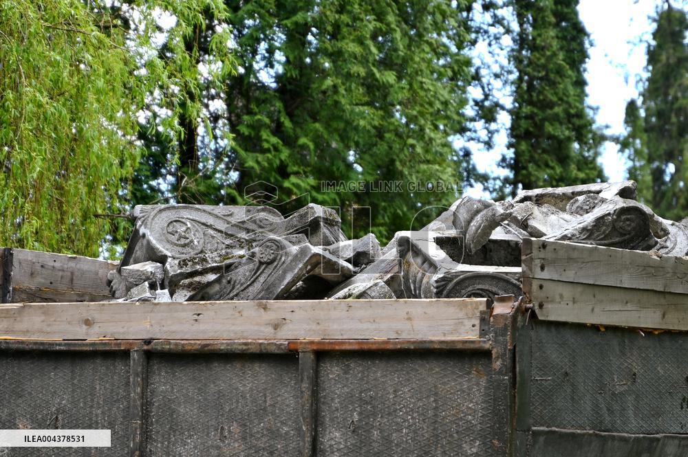 Exhumation of Soviet burials at Hill of Glory in Lviv