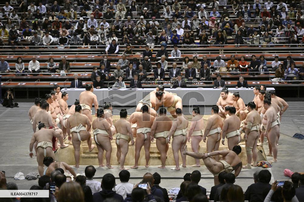 Sumo: Open practice session ahead of summer tournament