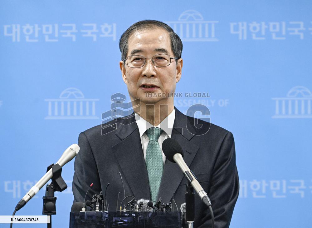 S. Korea's ex-Prime Minister Han declares presidential bid