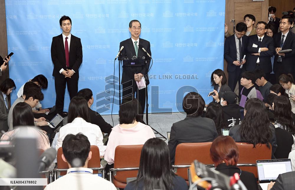 S. Korea's ex-Prime Minister Han declares presidential bid